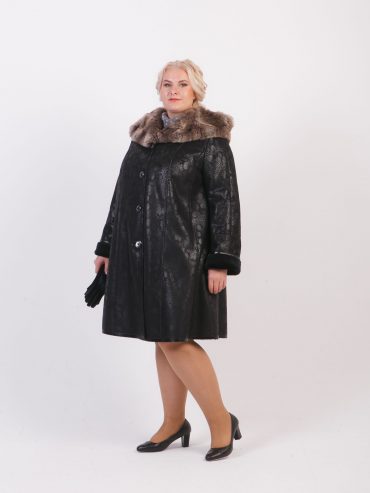 Черная дубленка с капюшоном из песца, цвет черный в интернет-магазине Фабрики Тревери