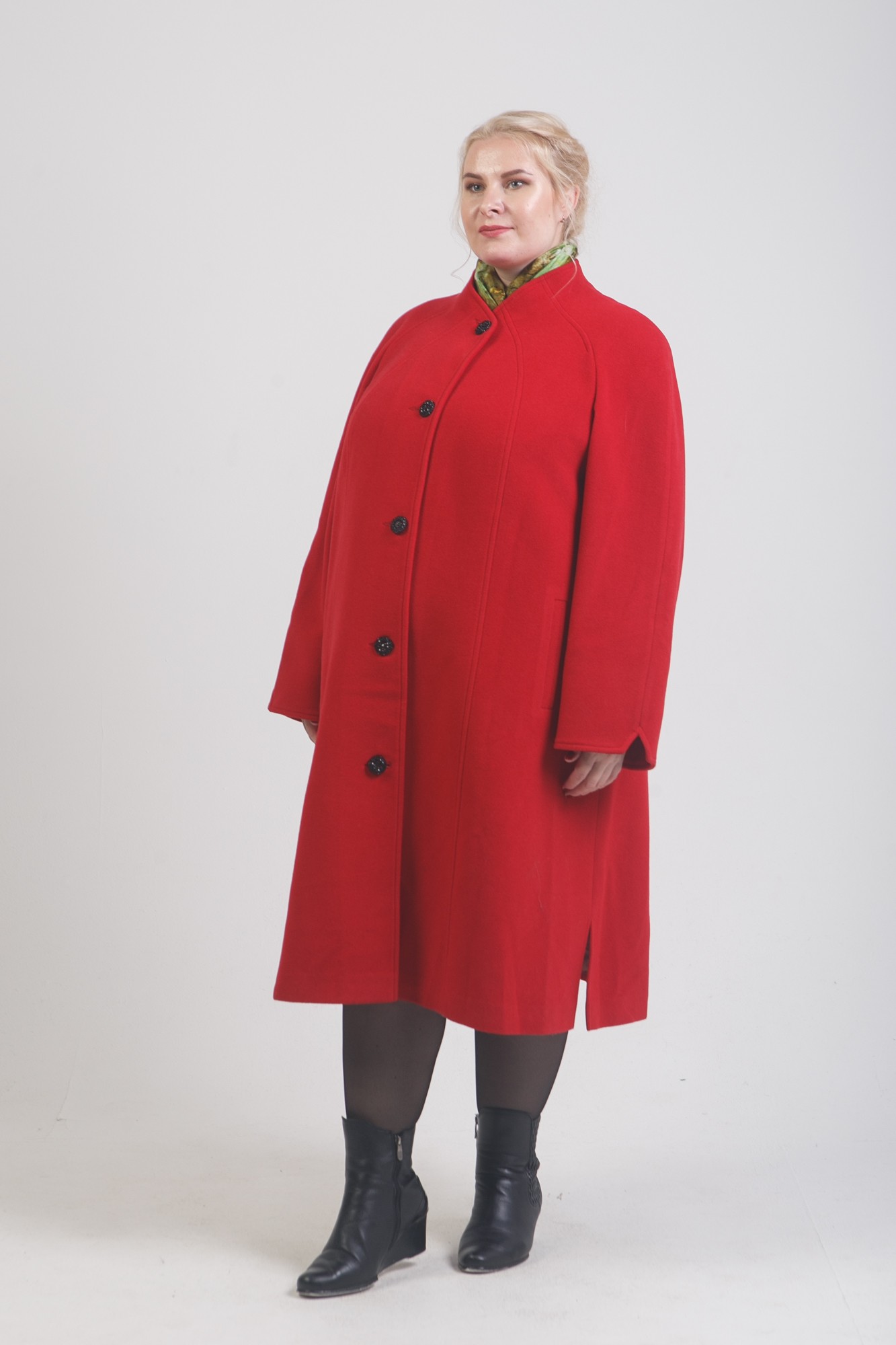 Красное драповое пальто женское