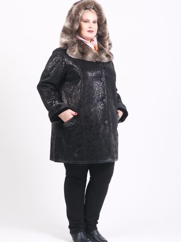 Дубленка прямого силуэта с капюшоном, цвет черный в интернет-магазине Фабрики Тревери
