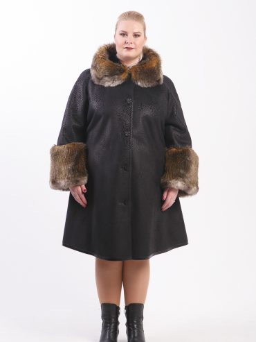 Дубленка с меховой отделкой по рукавам и капюшону, цвет черный в интернет-магазине Фабрики Тревери