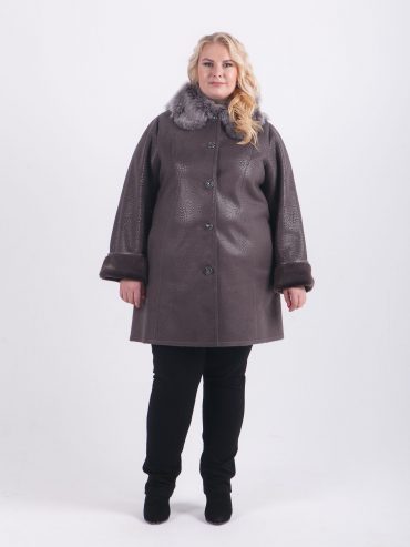 Серая дубленка с фигурными рельефами, цвет серый в интернет-магазине Фабрики Тревери