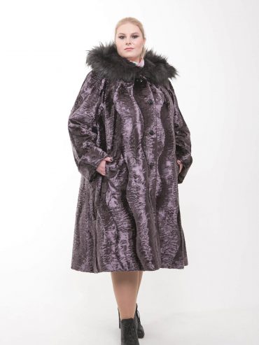 Шуба под каракуль с меховой отделкой, цвет сиреневый в интернет-магазине Фабрики Тревери