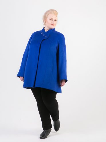 Короткое пальто с ассиметричным воротником, цвет синий в интернет-магазине Фабрики Тревери