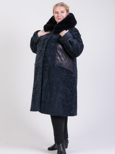 Шуба из астрагана с меховым капюшоном, цвет синий в интернет-магазине Фабрики Тревери