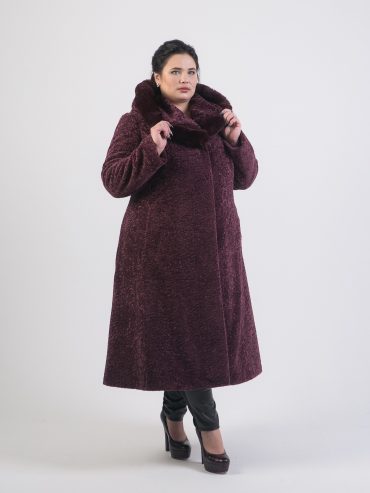 Шуба из эко-меха астраган с капюшоном, цвет бордовый в интернет-магазине Фабрики Тревери