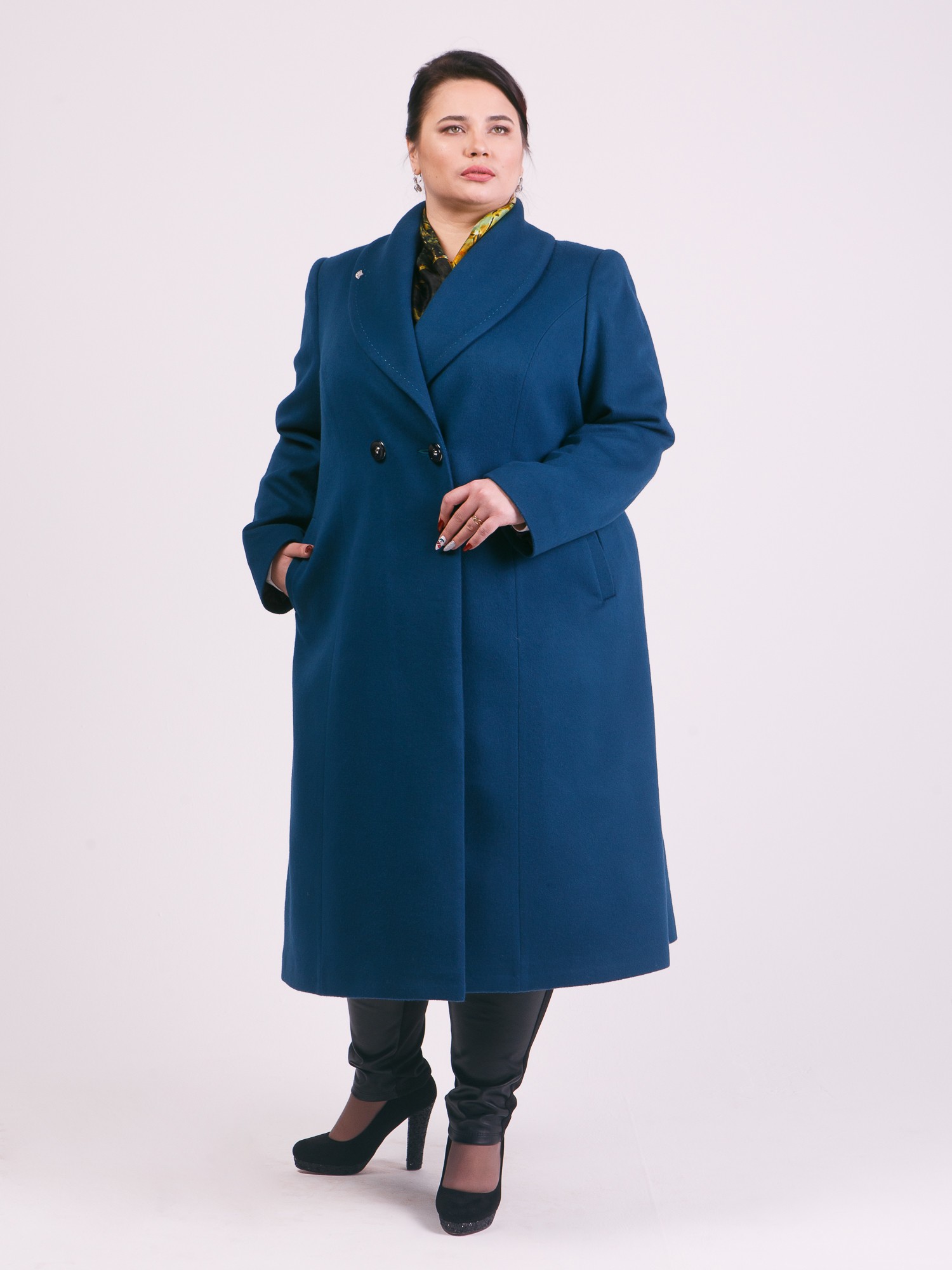 Демисезонное пальто для полных женщин