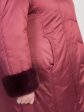 Пальто малинового цвета на двойном утеплителе с мехом, цвет бордовый в интернет-магазине Фабрики Тревери