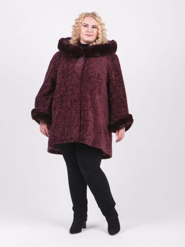 Полушубок из экомеха астраган с капюшоном, цвет бордовый в интернет-магазине Фабрики Тревери