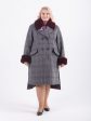 Зимнее пальто в клетку с меховым воротником, цвет серый в интернет-магазине Фабрики Тревери