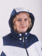 Яркая модная куртка с натуральной опушкой из енота, цвет синий в интернет-магазине Фабрики Тревери