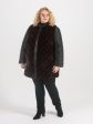 Женское пальто черного цвета из искусственного бордового меха в полоску, цвет бордовый в интернет-магазине Фабрики Тревери