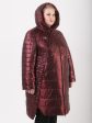 Демисезонная удлиненная куртка из комбинации тканей, цвет бордовый в интернет-магазине Фабрики Тревери