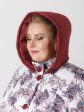 Куртка из принтованной и стеганной ткани бордового цвета на пуговицах, цвет бордовый в интернет-магазине Фабрики Тревери