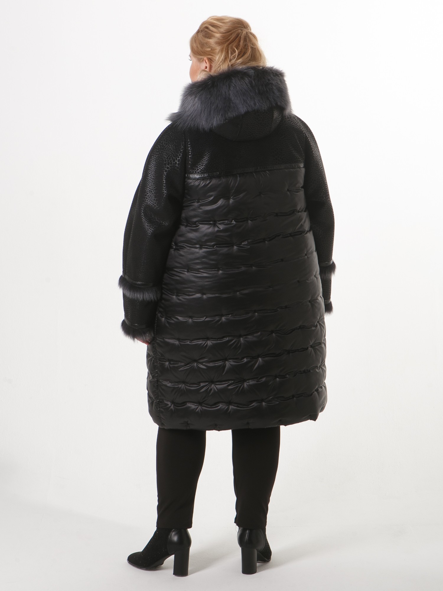 Молодежная дубленка комбинированная со стежкой в горошек, цвет черный в интернет-магазине Фабрики Тревери