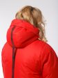 Женская куртка красного цвета с крашенным натуральным енотом, цвет красный в интернет-магазине Фабрики Тревери