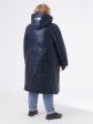 Женское пальто с асимметричной спинкой и брендированными лентами, цвет синий в интернет-магазине Фабрики Тревери