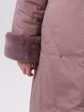 Зимнее пальто с контрастной отделочной строчкой и эко-мехом кролика, цвет розовый в интернет-магазине Фабрики Тревери