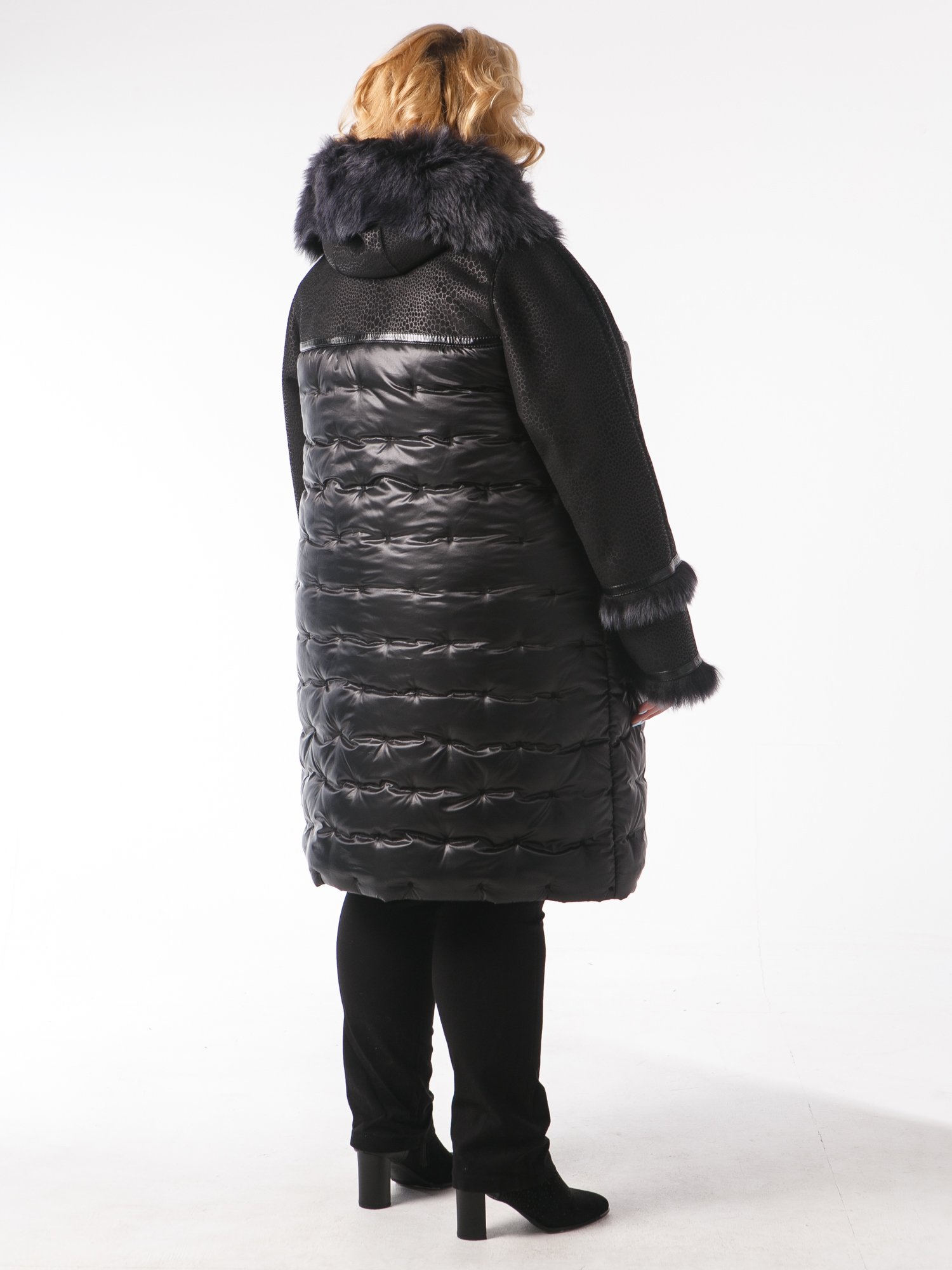 Молодежная дубленка комбинированная со стежкой в горошек, цвет черный в интернет-магазине Фабрики Тревери