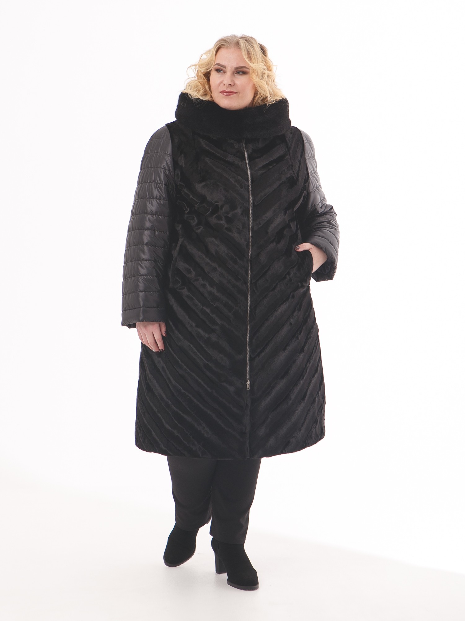 Женское пальто из полосатого каракуля и стеганой плащевки, цвет черный в интернет-магазине Фабрики Тревери