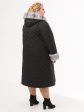 Женское пальто из стеганной плащевки модного геометрического рисунка с дизайнерской подвеской, цвет черный в интернет-магазине Фабрики Тревери