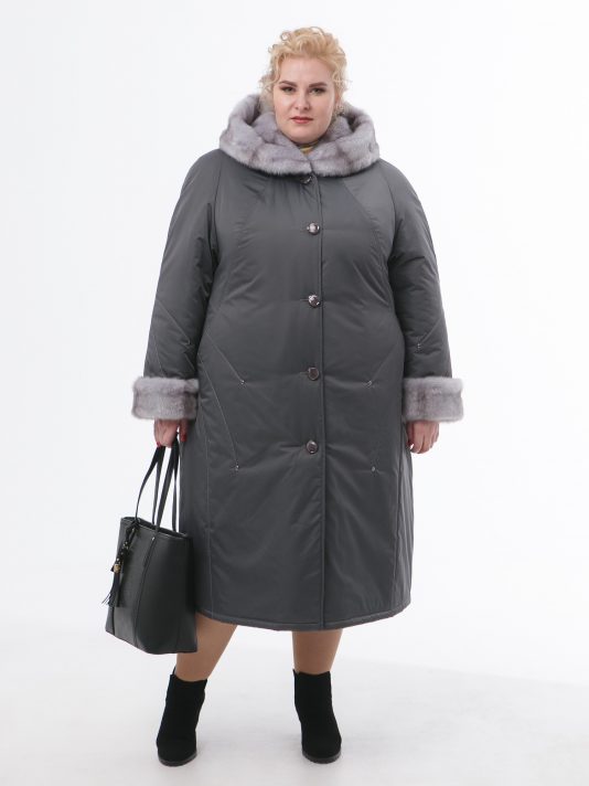 Зимнее пальто серого цвета с контрастной отделочной строчкой и норкой крестовкой, цвет серый в интернет-магазине Фабрики Тревери