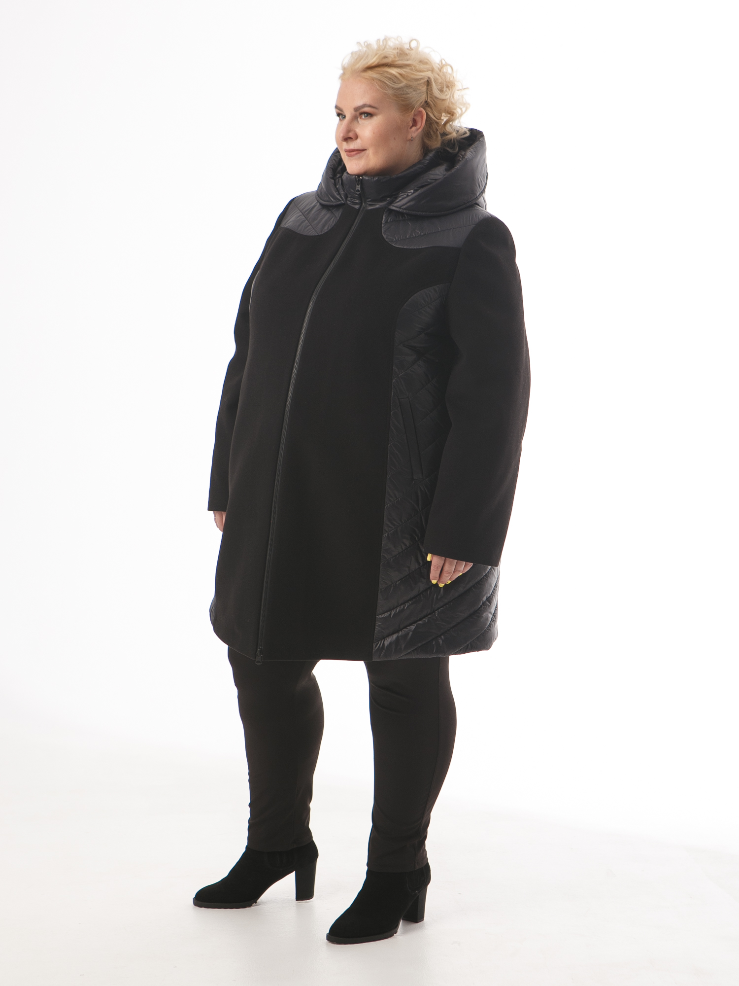 Стильная комбинированная куртка, цвет черный в интернет-магазине Фабрики Тревери