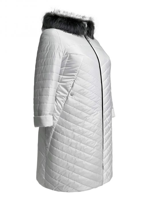 Молодежное стеганное пальто белоснежного цвета с чернобуркой, цвет белый в интернет-магазине Фабрики Тревери
