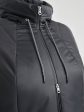 Молодежное стеганное пальто с карманами конверт, цвет черный в интернет-магазине Фабрики Тревери