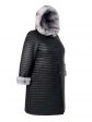 Женское зимнее стеганное пальто с норкой крестовкой и дизайнерской подвеской , цвет черный в интернет-магазине Фабрики Тревери