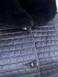 Женское зимнее стеганное пальто с песцом и дизайнерской подвеской , цвет синий в интернет-магазине Фабрики Тревери