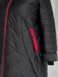 Женское зимнее пальто из комбинированной стеганой ткани черного цвета и красной отделкой, цвет черный в интернет-магазине Фабрики Тревери