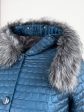 Женское зимнее стеганное пальто с чернобуркой и дизайнерской подвеской , цвет бирюзовый в интернет-магазине Фабрики Тревери