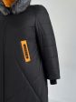 Молодежное зимнее пальто черного цвета с жёлтой отделкой и эко-мехом чернобурки , цвет черный в интернет-магазине Фабрики Тревери
