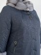 Женское зимнее пальто с дизайнерской подвеской и норкой , цвет серый в интернет-магазине Фабрики Тревери