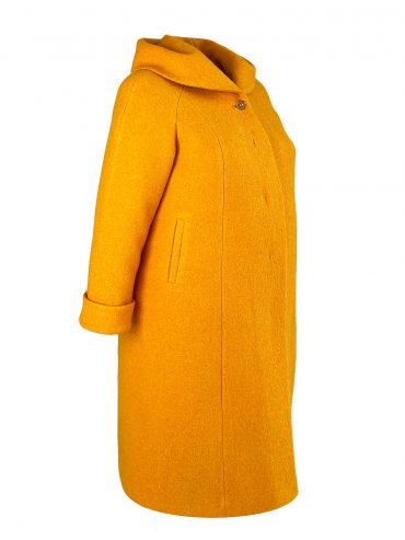 Пальто больших размеров с капюшоном, цвет оранжевый в интернет-магазине Фабрики Тревери