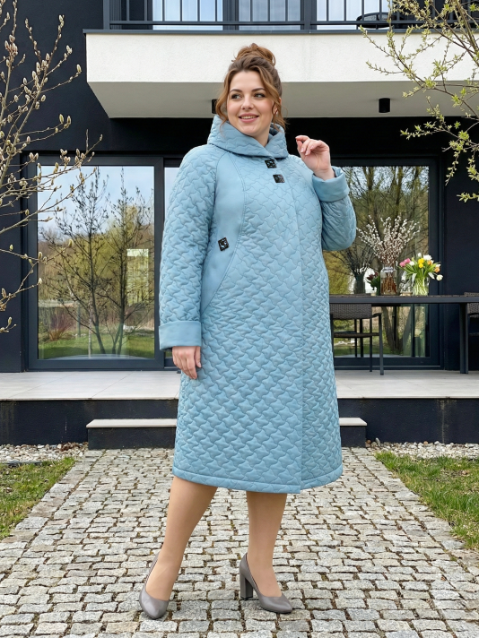 Фото модели 97703 — серо-голубой Женское пальто из стеганной плащевой ткани модного геометрического рисунка, цвет серый в интернет-магазине Фабрики Тревери