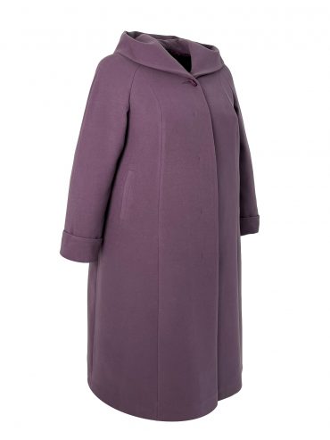 Пальто больших размеров с капюшоном, цвет фиолетовый в интернет-магазине Фабрики Тревери