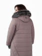 Пуховик больших размеров с капюшоном, цвет коричневый в интернет-магазине Фабрики Тревери