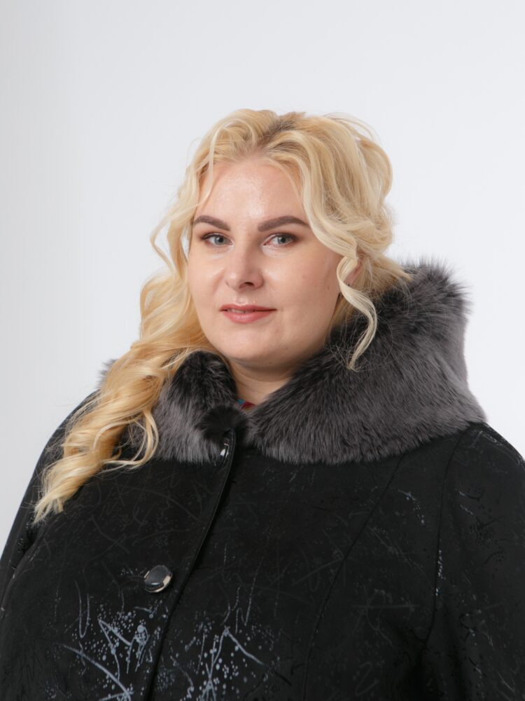 Дубленка больших размеров, модель 79127-4 в цвете черный с рисунком
